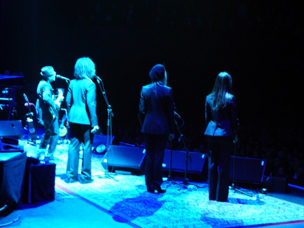 0811-25leonard-cohen-and-his-band-famous-blue-raincoat